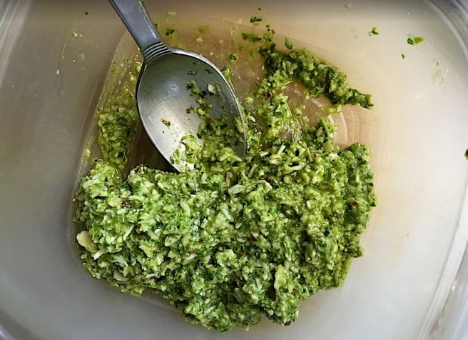 Crocifisso Resina E Polvere Marmo Croce Sacra Famiglia In Resina E Marmo - 42 Cm, Artigianale Made In Italy, Effetto Invecchiato Arredo Sacro Moderno Italiano