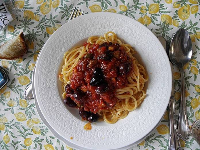 Spaghetti alla puttanesca Campania