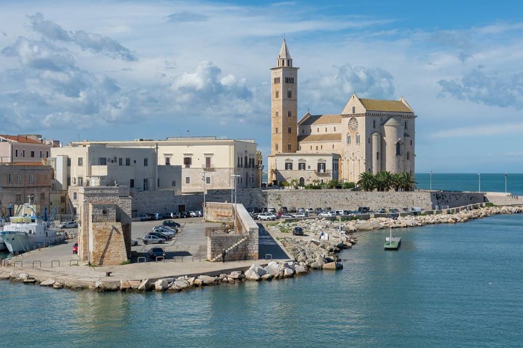 Al Sud c’è una Cattedrale che affaccia sul mare: è l’unica in Europa