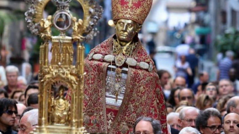 eccellenze-meridionali-festa-san-gennaro-napoli-tornano-luminarie-1