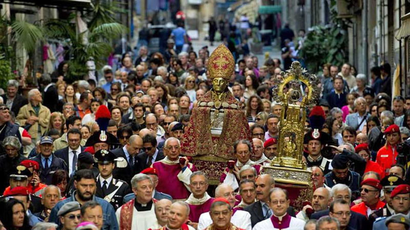 eccellenze-meridionali-festa-san-gennaro-napoli-tornano-luminarie-2