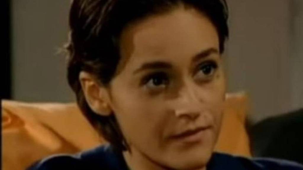 eccellenze-meridionali-silvia-in-un-posto-al-sole-ricordate-comera-nelle-prime-stagioni-sono-passati-piu-di-20-anni-01