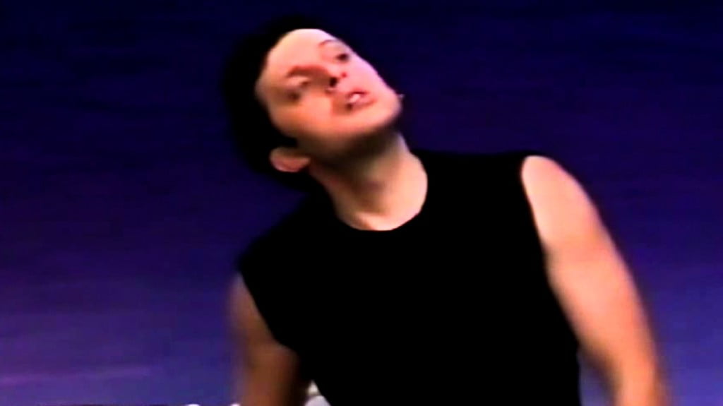 eccellenze-meridionali-riconosci-questo-ragazzo-oggi-e-uno-dei-comici-piu-stimati-di-italia-02