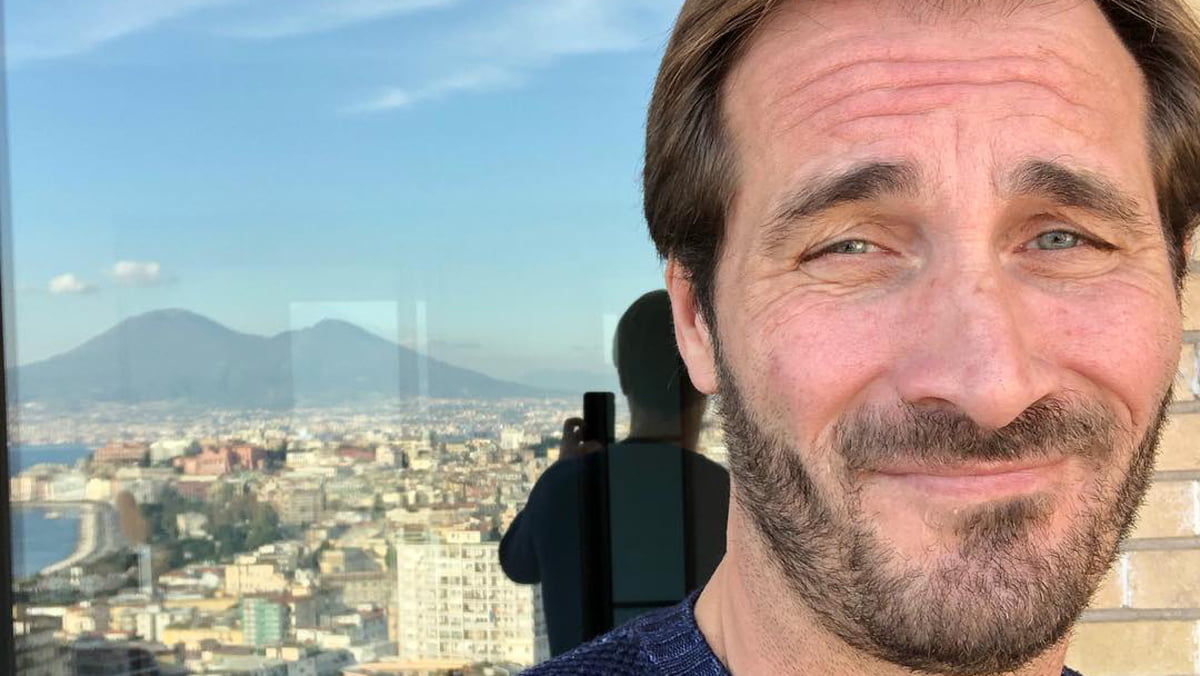 eccellenze-meridionali-riconosci-questo-bambino-in-foto-oggi-e-uno-degli-attori-piu-famosi-in-italia-01