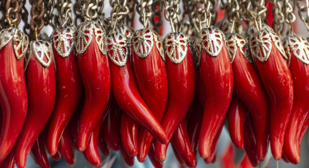 Corno napoletano, ecco come deve essere per portare fortuna e altre