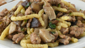 fusilli salsiccia e funghi