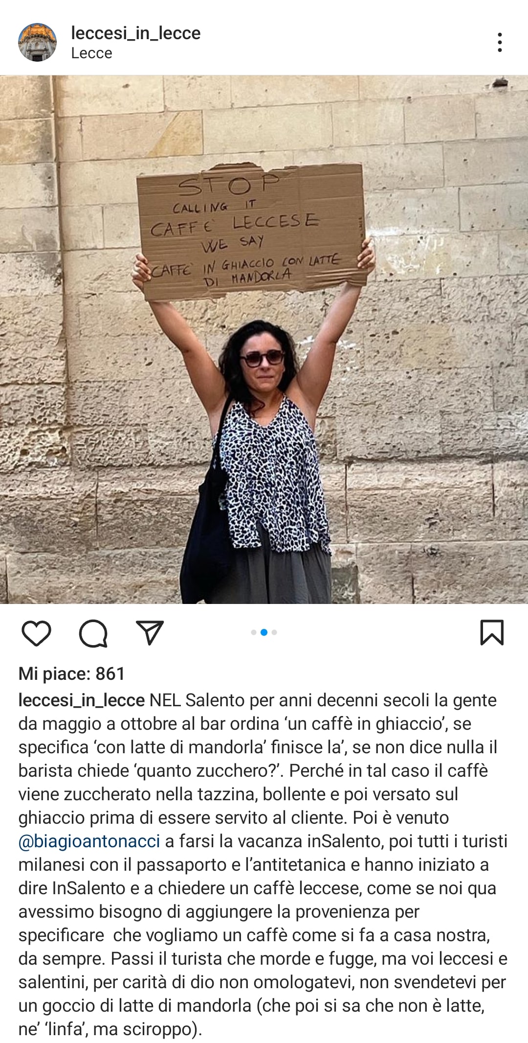 La singolare protesta di una donna salentina contro chi usa la formula 'caffè leccese'. Fonte: leccesi_in_lecce - Instagram