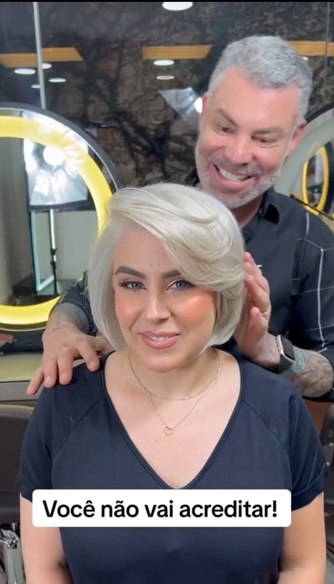 Il risultato finale della tintura color platino. Fonte: nellcarmo - TikTok