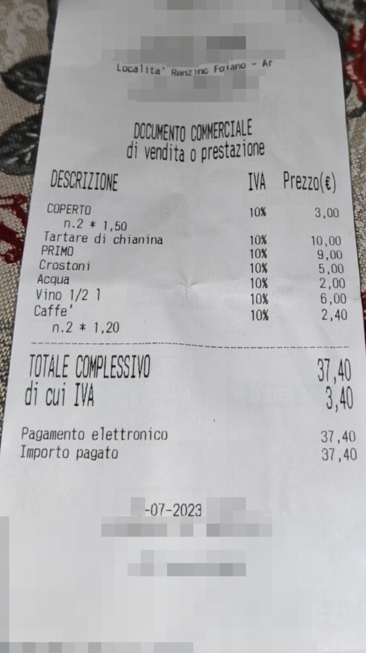 Toscana, vanno al ristorante di Foiano della Chiana e pubblicano lo scontrino: "Quanto abbiamo speso per mangiare piatti tipici"