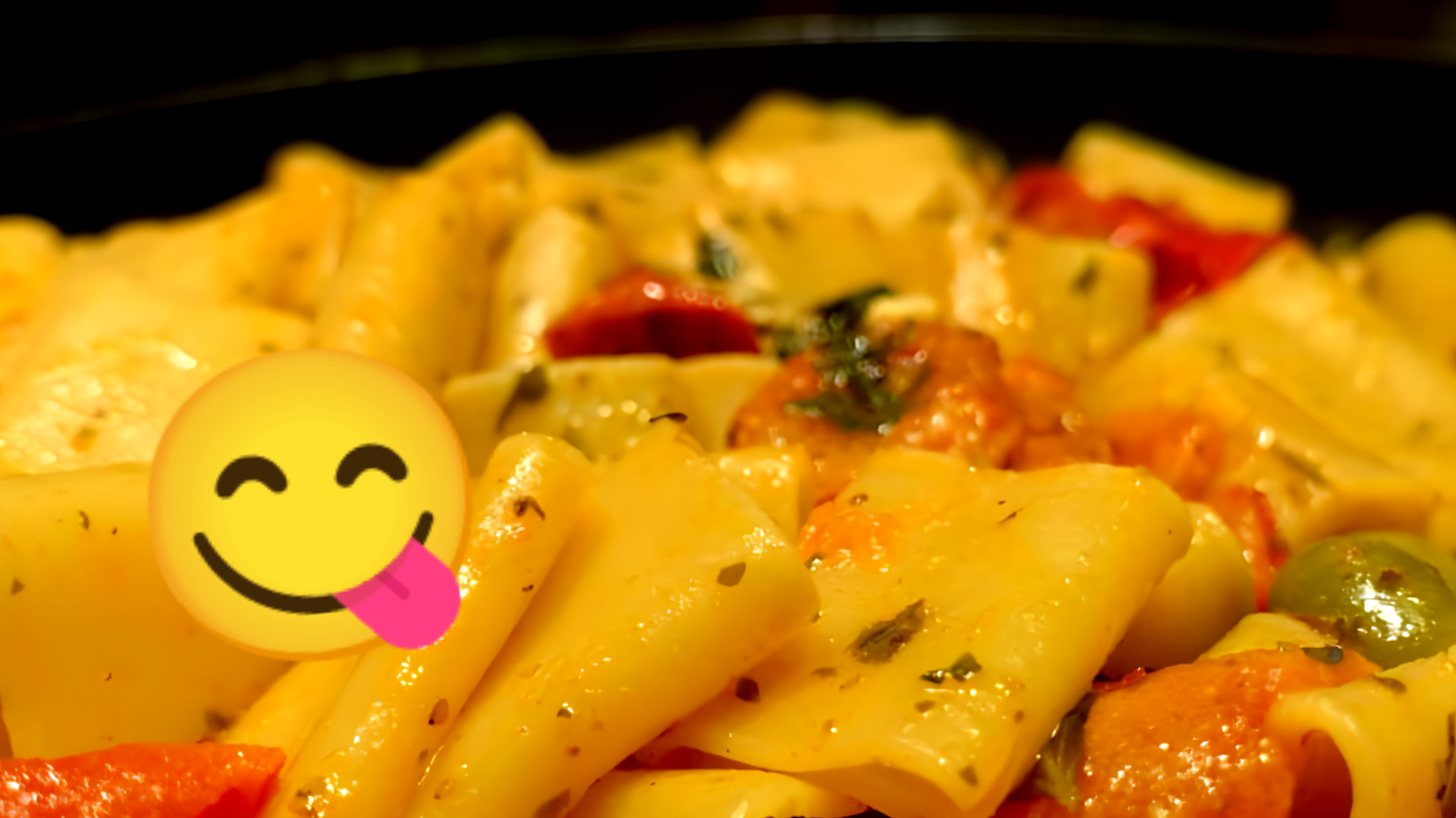 Paccheri con peperoni e gamberi: la ricetta strepitosa che non ti lascerà fare il bis