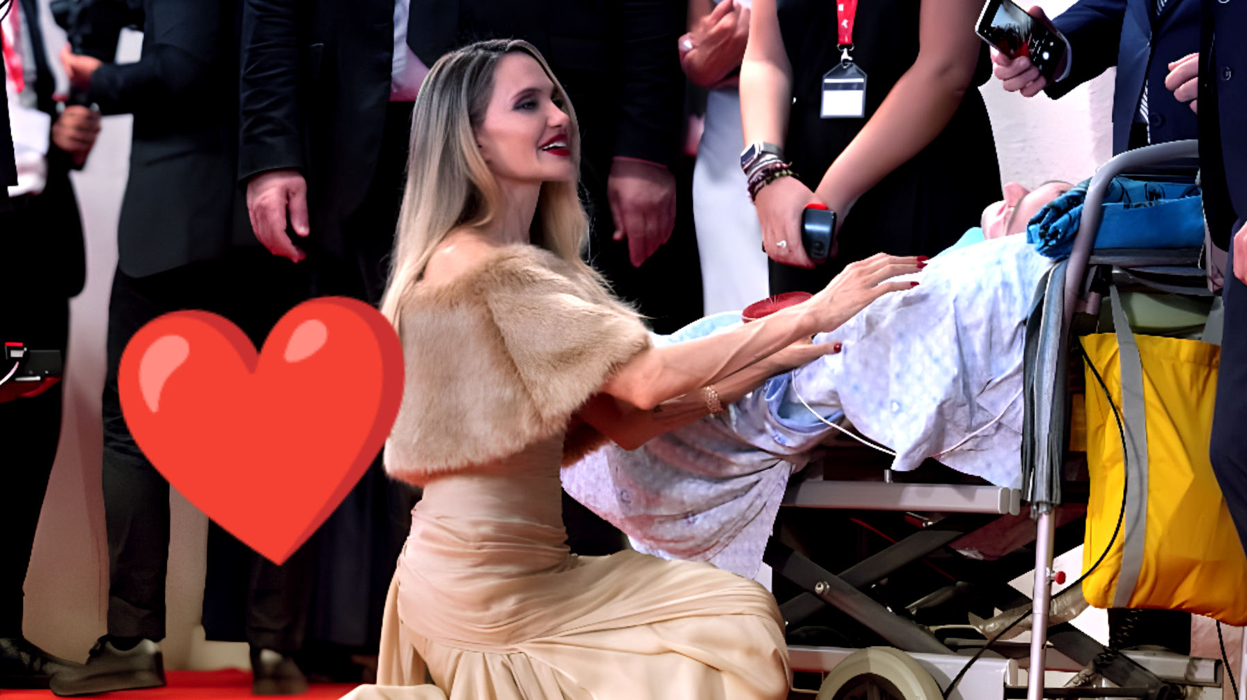 Angelina Jolie e l'incontro che commuove Venezia: la sua reazione con un fan disabile diventa virale